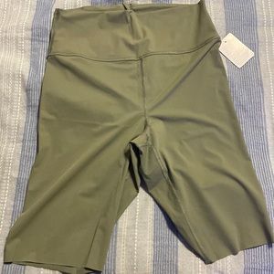 Lululemon train to beach high rise shorts 10’’